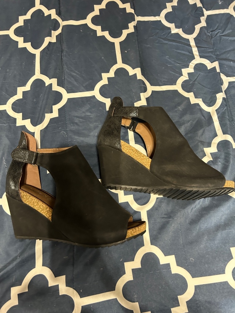 Women’s Corky Black Wedge Peep-Toe Sandals